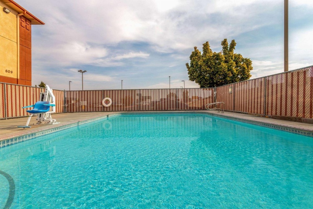 1 Queen Bed, Mobility Accessible, Non-Smoking